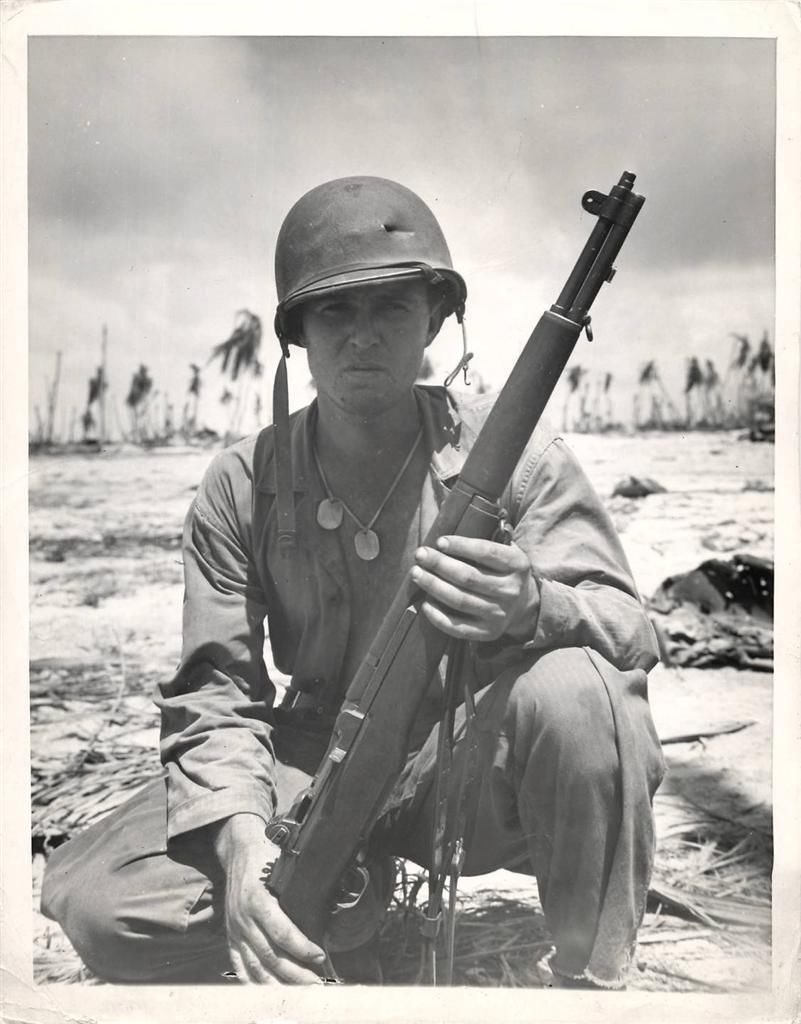 Američki vojnik sa M1 Garand.