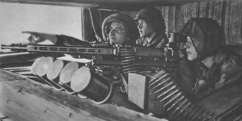 Vojnici sa MG 42 u bunkeru.